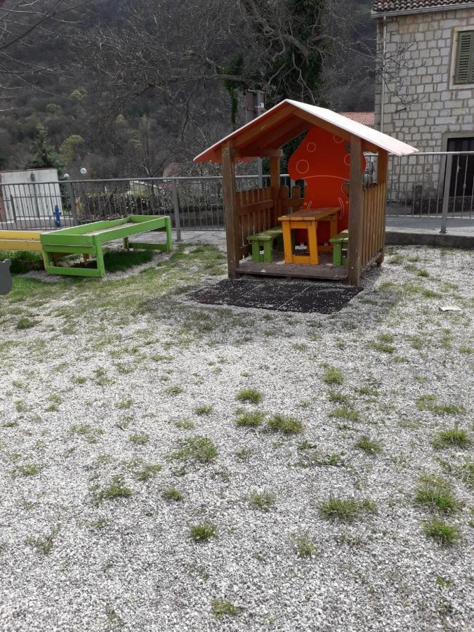 Kuca Za Odmor Varos Villa Vrlika Exterior foto