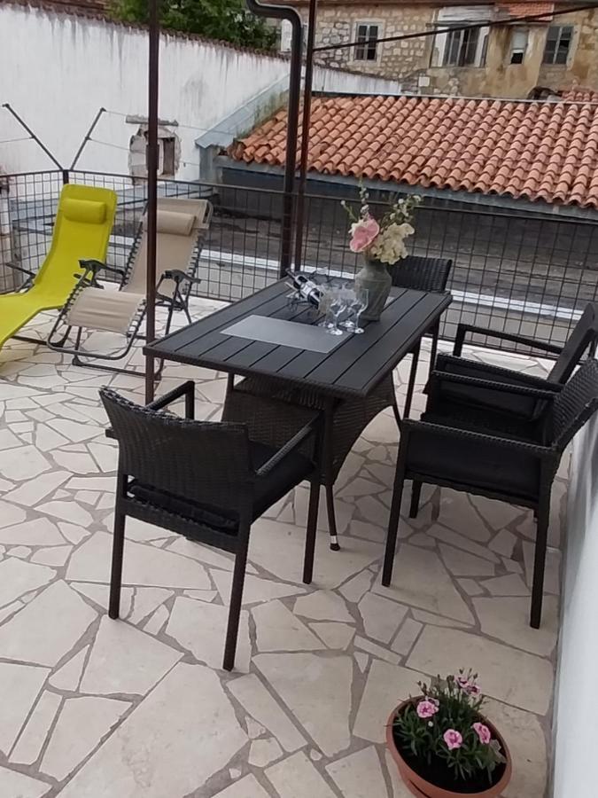 Kuca Za Odmor Varos Villa Vrlika Exterior foto