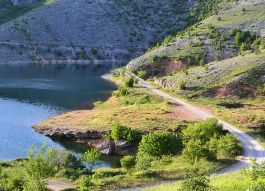Kuca Za Odmor Varos Villa Vrlika Exterior foto